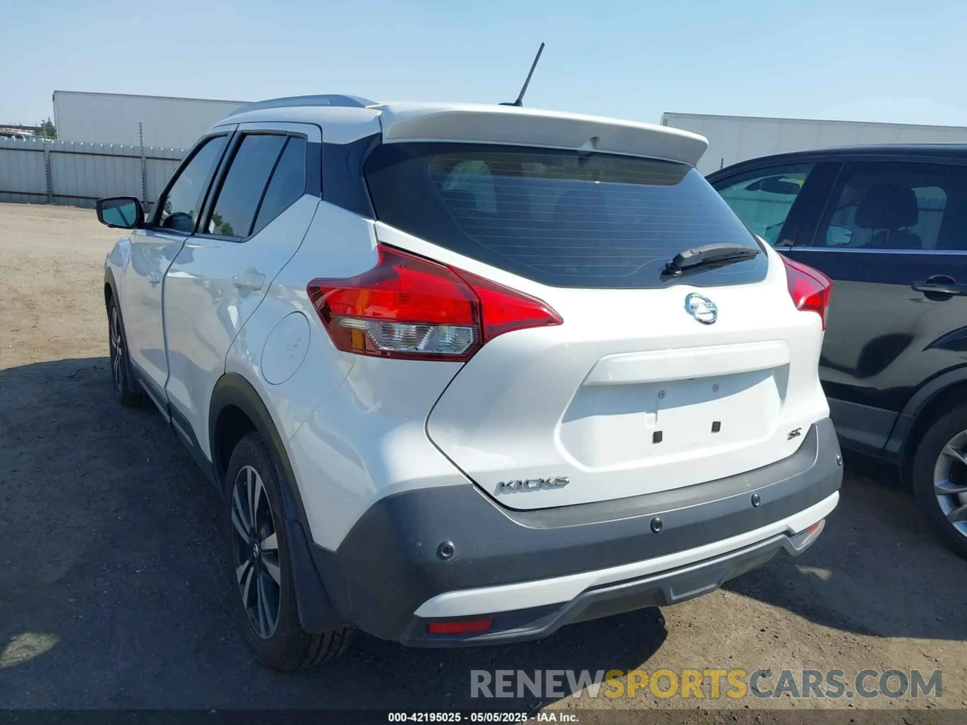3 Photograph of a damaged car 3N1CP5DV4LL485202 NISSAN KICKS 2020