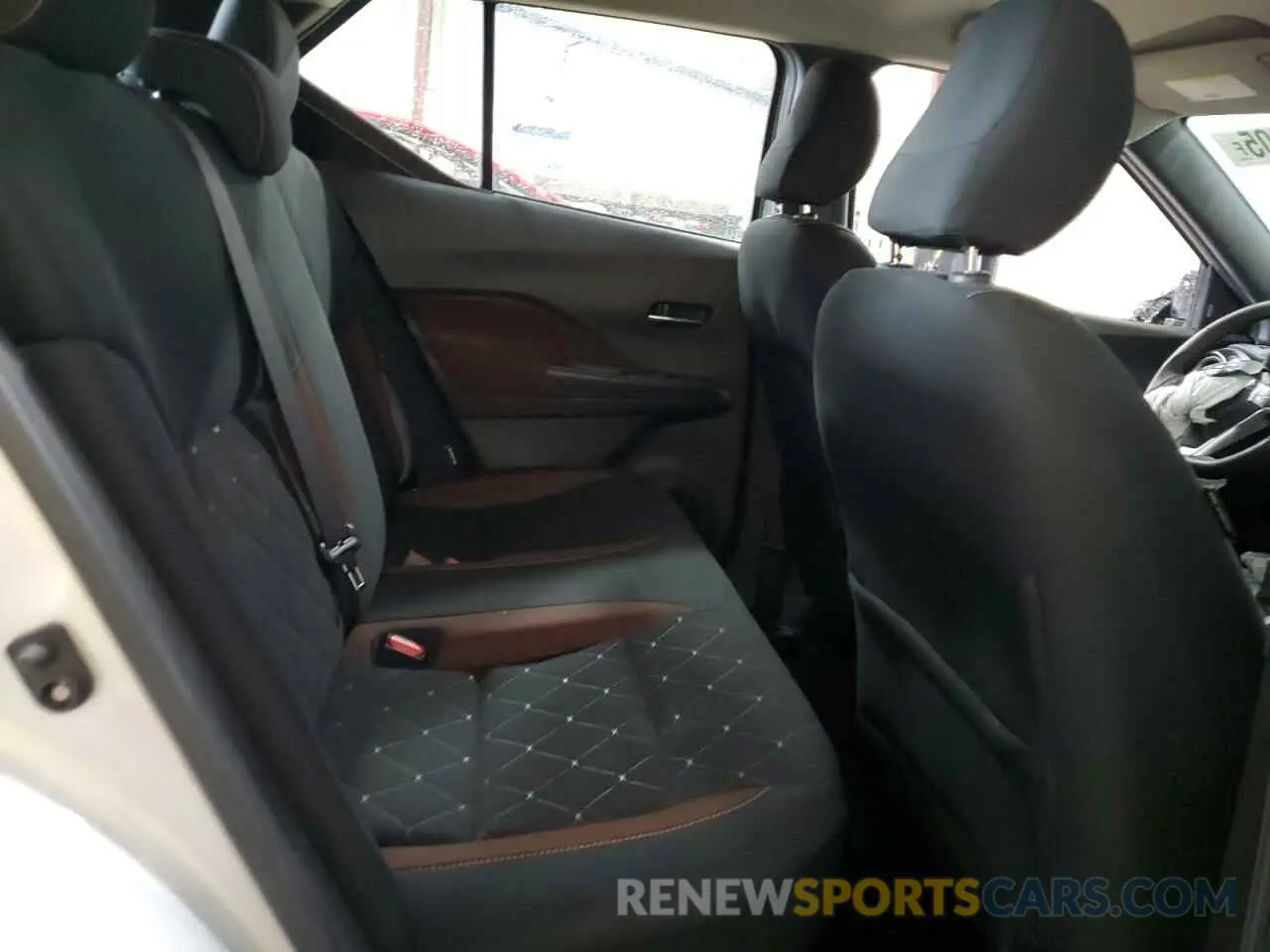 10 Photograph of a damaged car 3N1CP5DV8LL524230 NISSAN KICKS 2020