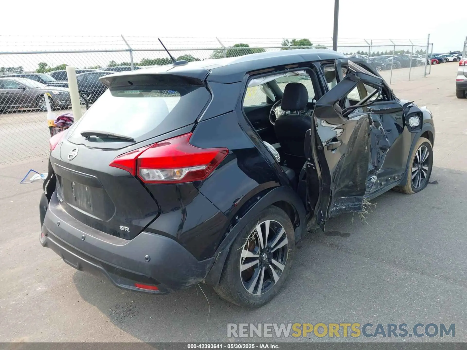 4 Photograph of a damaged car 3N1CP5DVXLL533799 NISSAN KICKS 2020