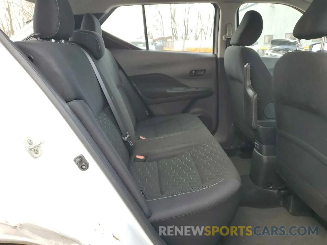 10 Photograph of a damaged car 3N1CP5BV0ML492815 NISSAN KICKS 2021