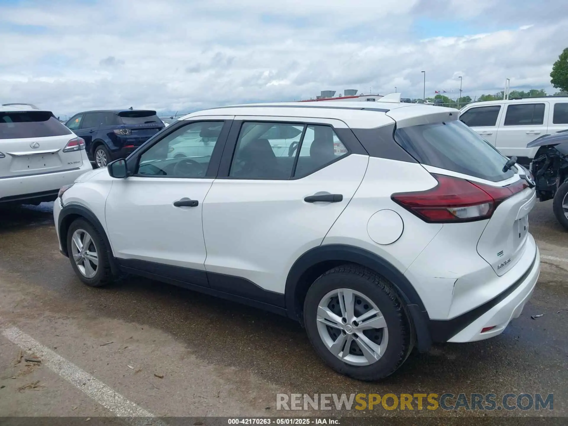 14 Photograph of a damaged car 3N1CP5BV0ML524517 NISSAN KICKS 2021