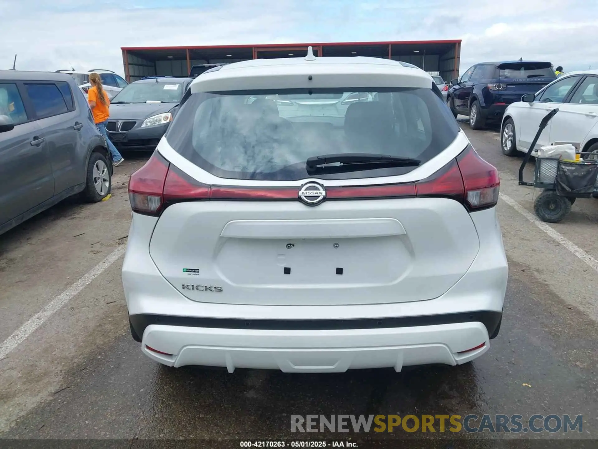 16 Photograph of a damaged car 3N1CP5BV0ML524517 NISSAN KICKS 2021