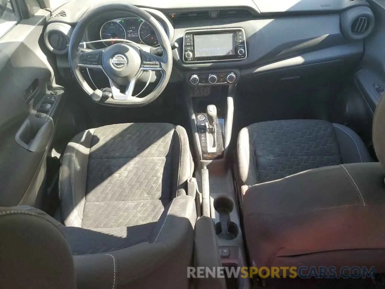 8 Photograph of a damaged car 3N1CP5BV0ML547747 NISSAN KICKS 2021