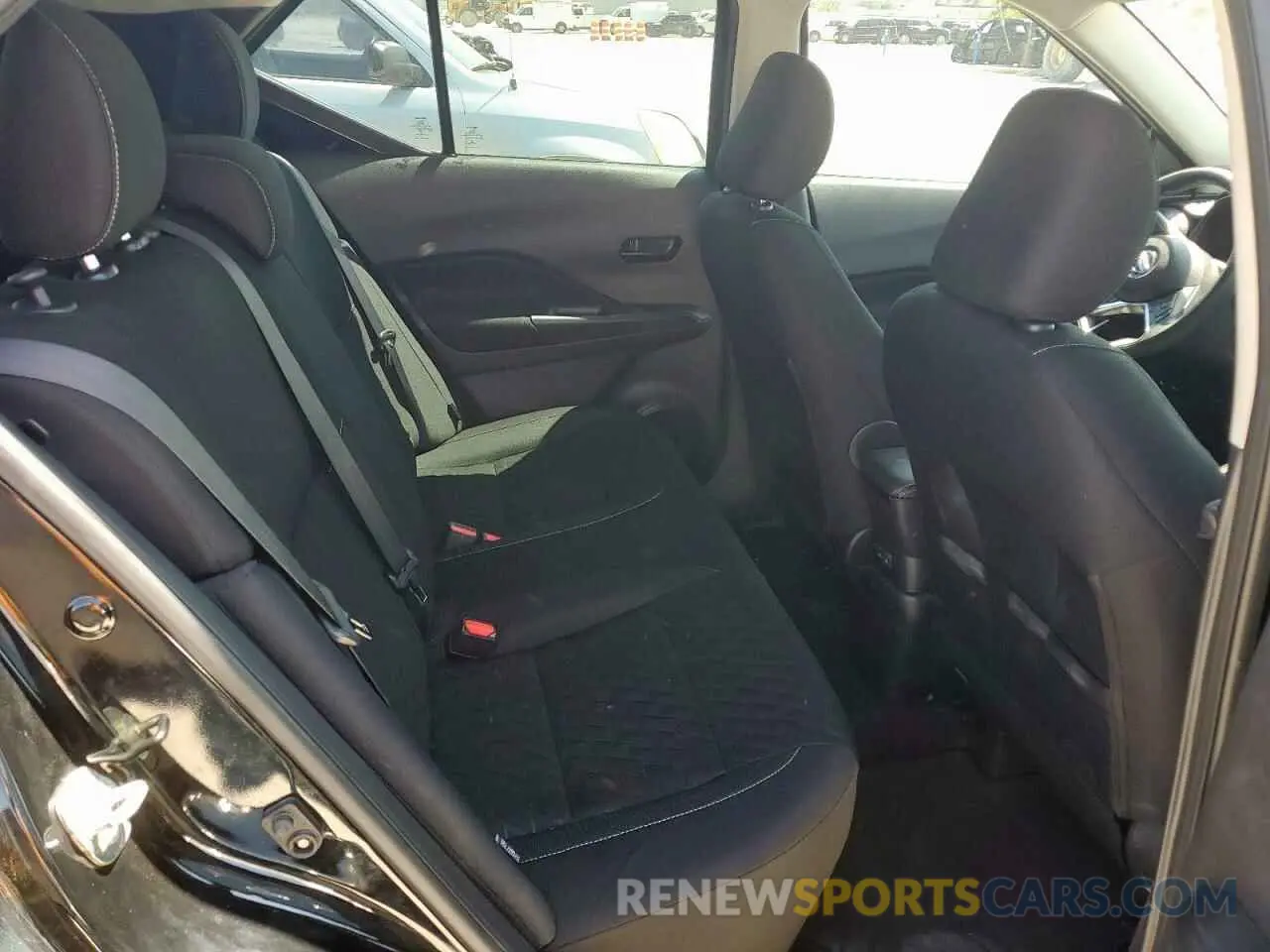 10 Photograph of a damaged car 3N1CP5BV3ML538220 NISSAN KICKS 2021