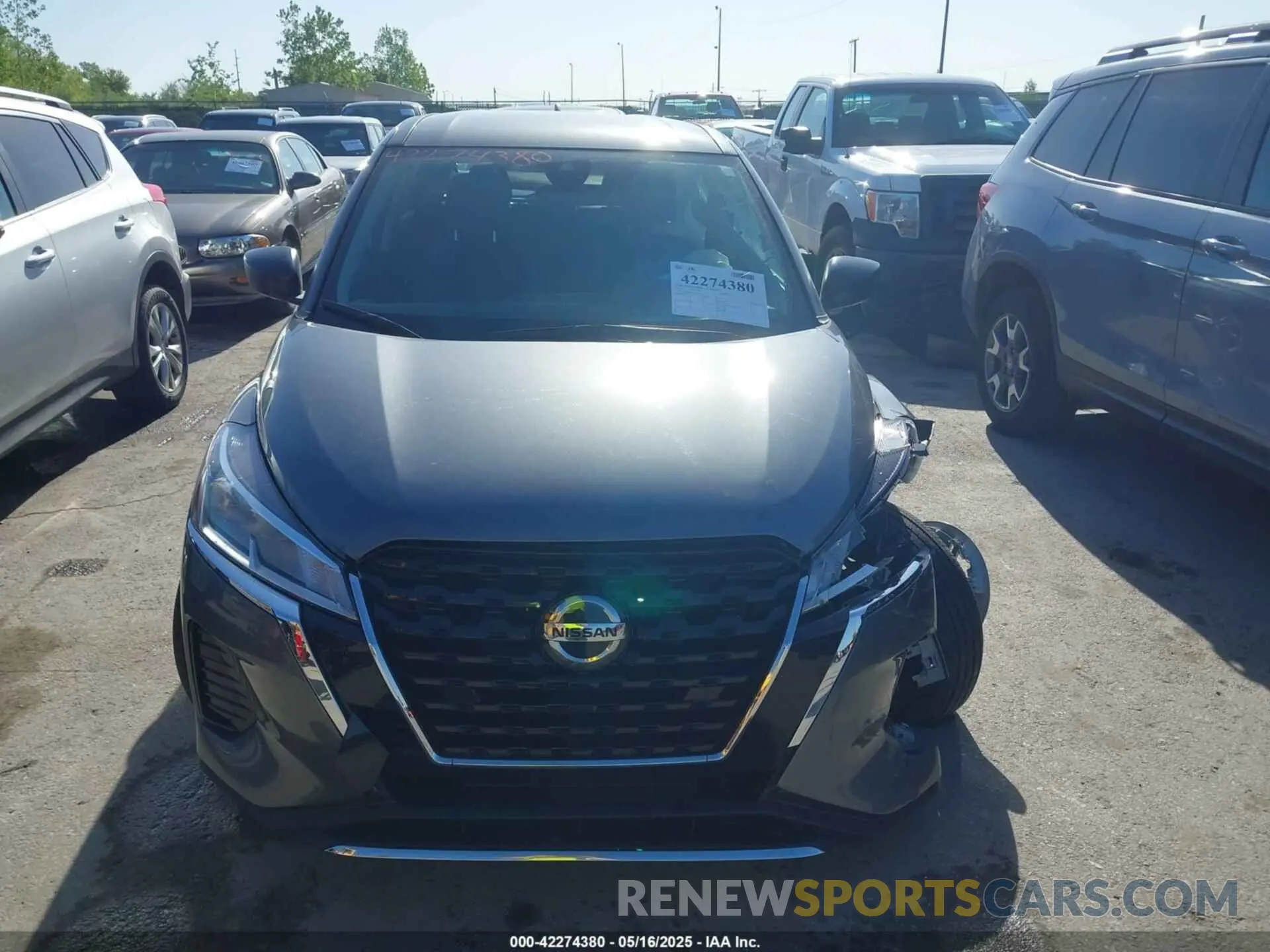 12 Photograph of a damaged car 3N1CP5BV3ML551937 NISSAN KICKS 2021