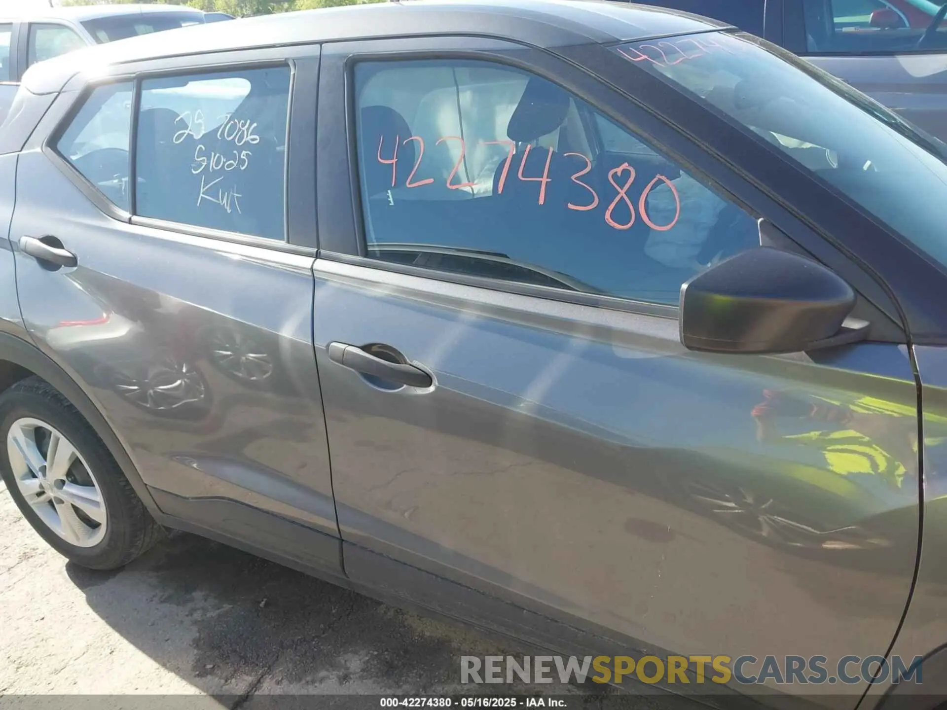 13 Photograph of a damaged car 3N1CP5BV3ML551937 NISSAN KICKS 2021
