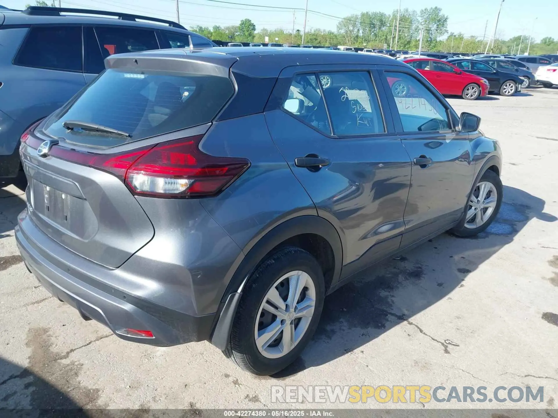 4 Photograph of a damaged car 3N1CP5BV3ML551937 NISSAN KICKS 2021