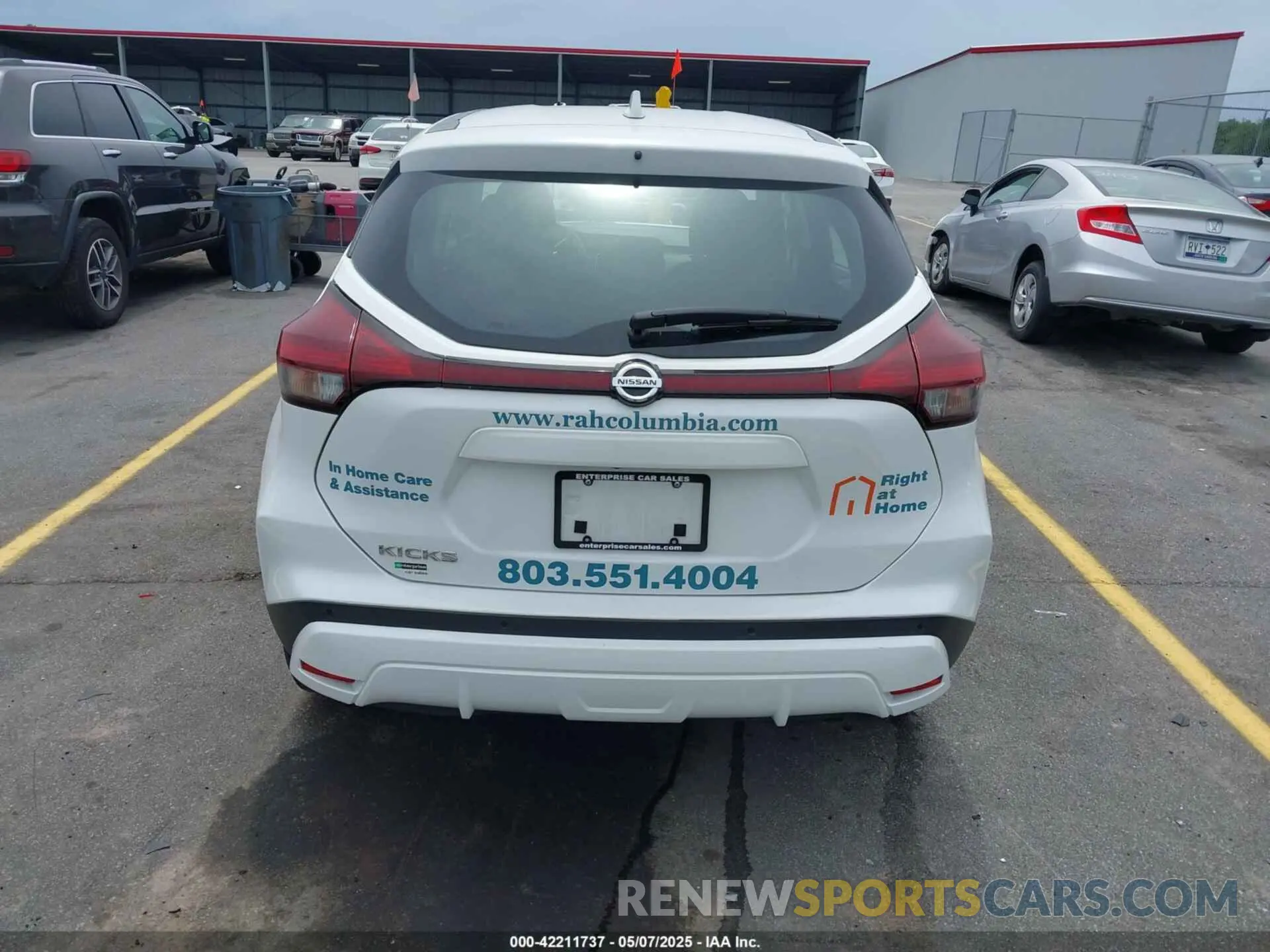 16 Photograph of a damaged car 3N1CP5BV4ML533432 NISSAN KICKS 2021