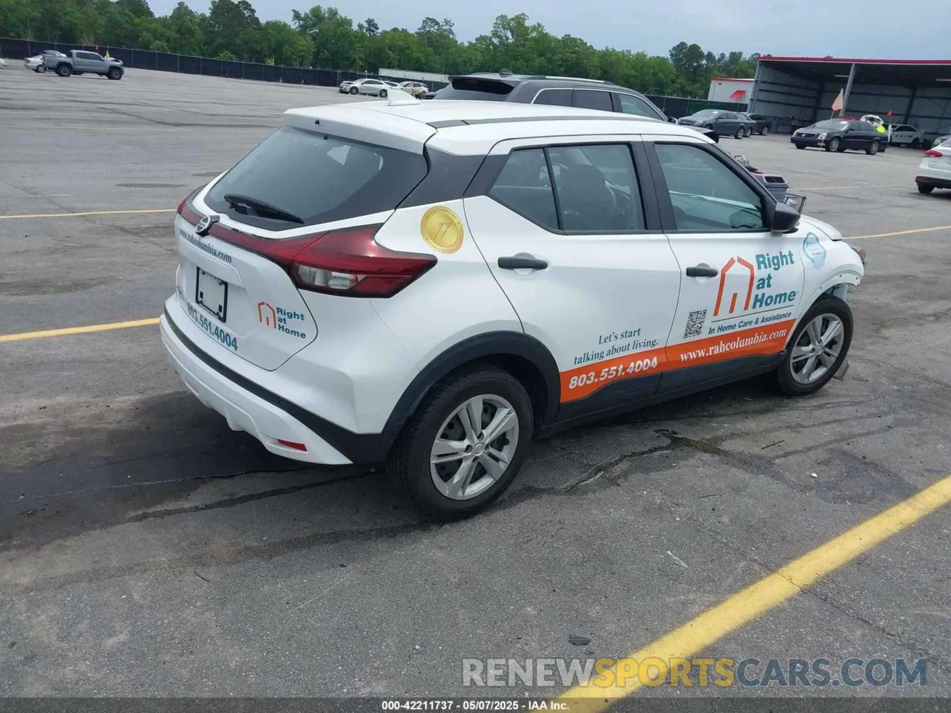 4 Photograph of a damaged car 3N1CP5BV4ML533432 NISSAN KICKS 2021
