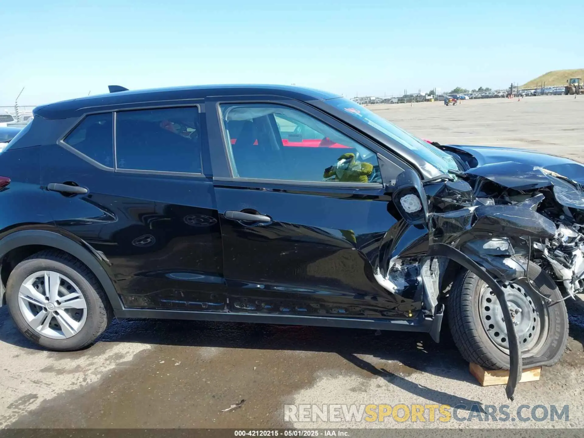 14 Photograph of a damaged car 3N1CP5BV4ML546715 NISSAN KICKS 2021