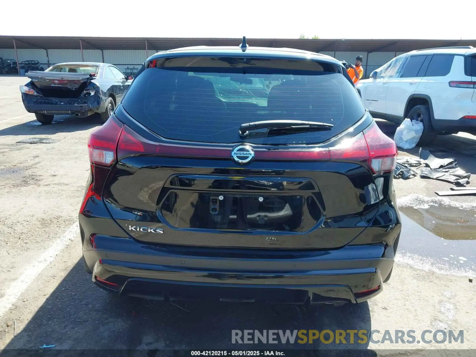 17 Photograph of a damaged car 3N1CP5BV4ML546715 NISSAN KICKS 2021