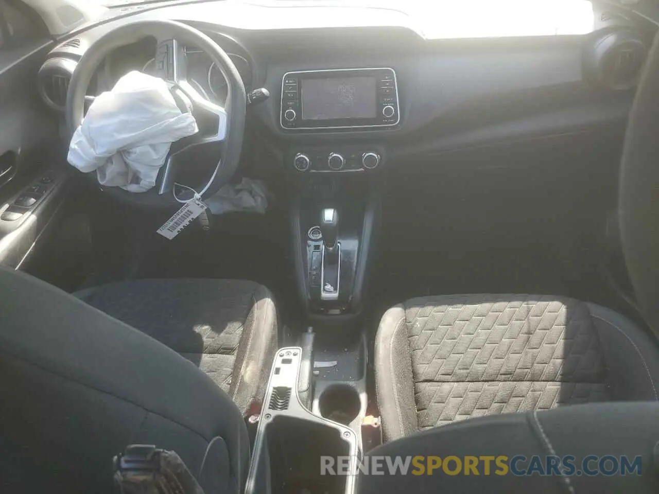 8 Photograph of a damaged car 3N1CP5BV5ML515327 NISSAN KICKS 2021