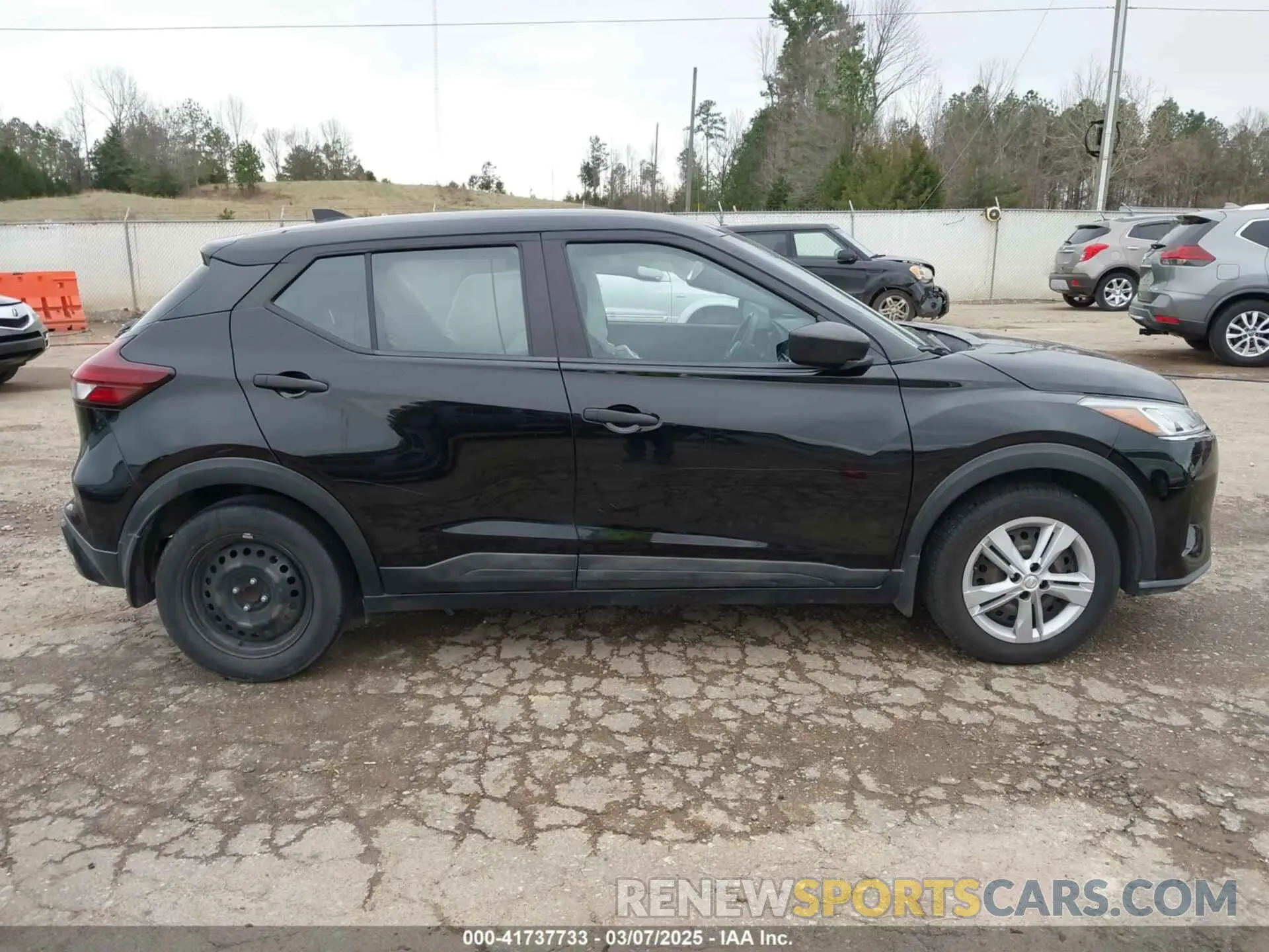 13 Photograph of a damaged car 3N1CP5BV5ML519278 NISSAN KICKS 2021