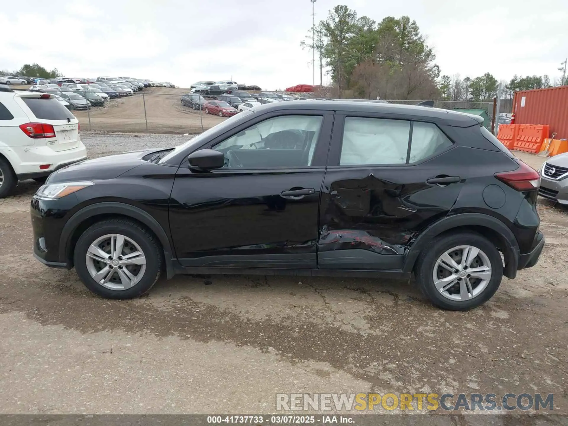 14 Photograph of a damaged car 3N1CP5BV5ML519278 NISSAN KICKS 2021