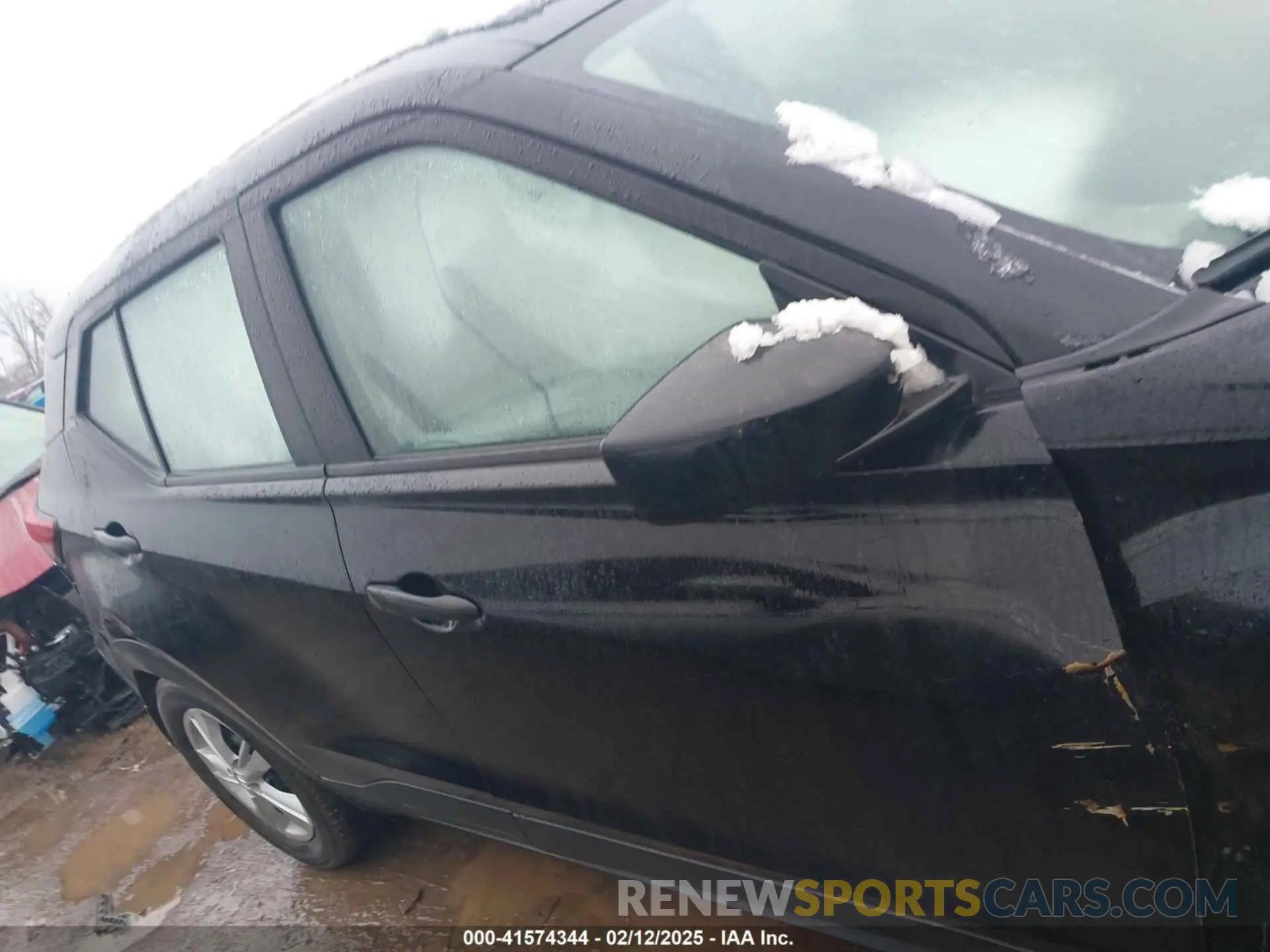 12 Photograph of a damaged car 3N1CP5BV5ML538302 NISSAN KICKS 2021