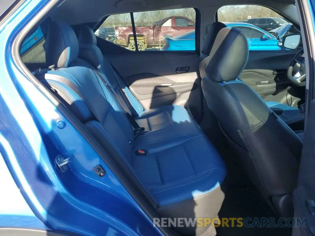 11 Photograph of a damaged car 3N1CP5BV5ML541149 NISSAN KICKS 2021