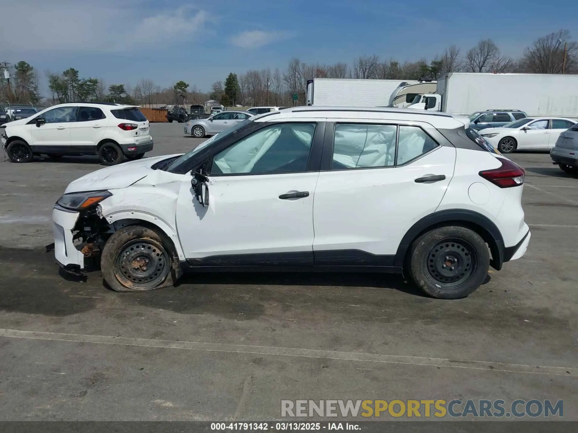 14 Photograph of a damaged car 3N1CP5BV5ML566388 NISSAN KICKS 2021