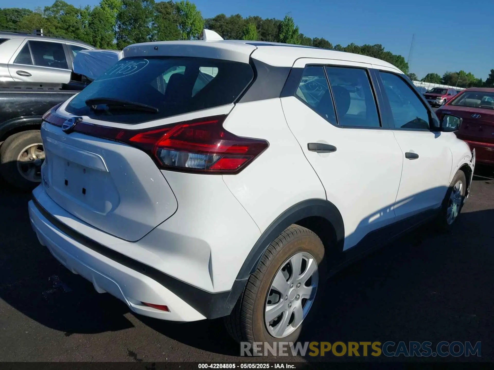4 Photograph of a damaged car 3N1CP5BV8ML480122 NISSAN KICKS 2021
