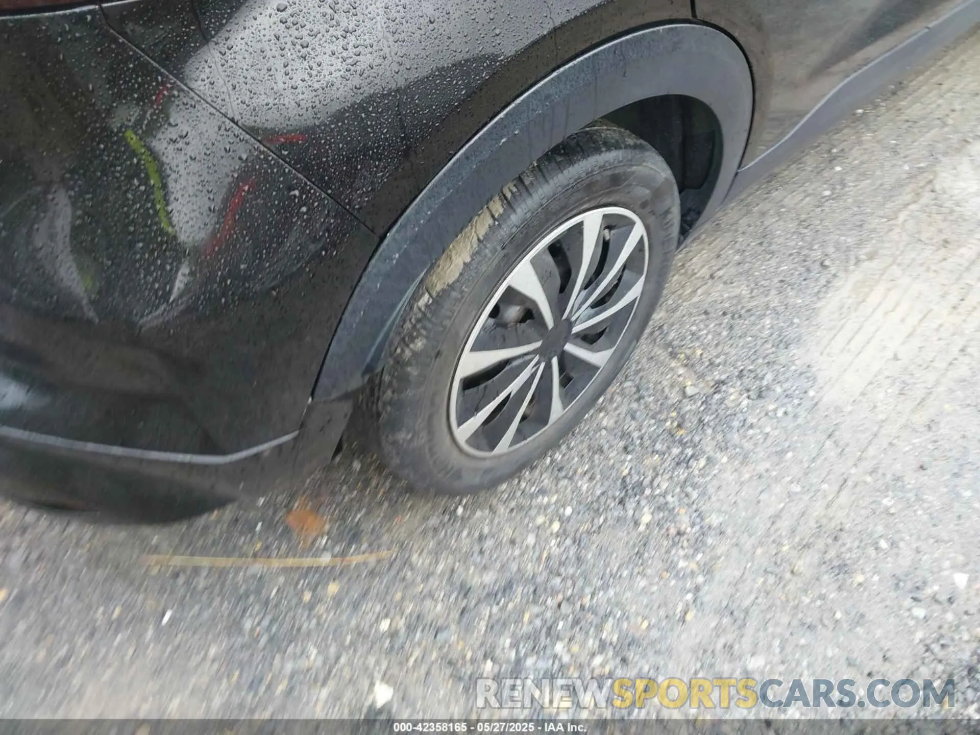 12 Photograph of a damaged car 3N1CP5BV8ML508968 NISSAN KICKS 2021