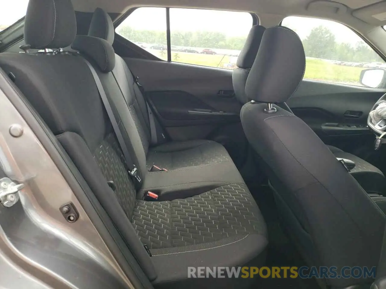 10 Photograph of a damaged car 3N1CP5BV8ML564330 NISSAN KICKS 2021