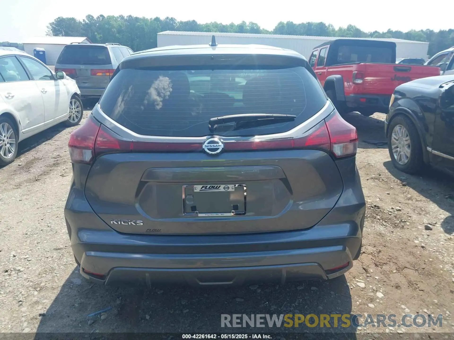 16 Photograph of a damaged car 3N1CP5BVXML484558 NISSAN KICKS 2021