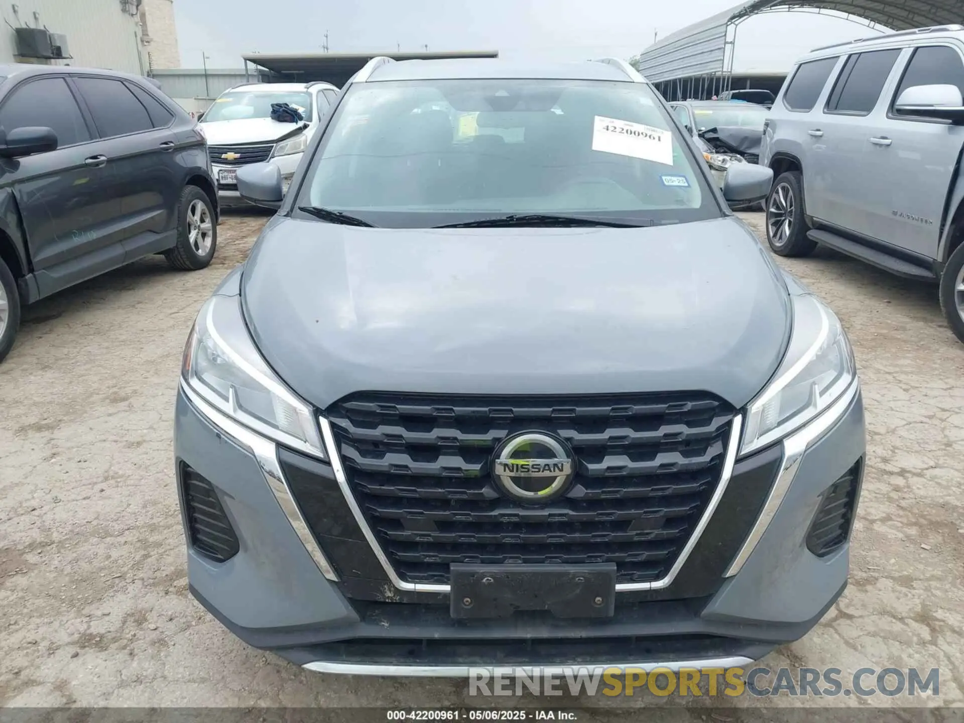 12 Photograph of a damaged car 3N1CP5CV0ML533037 NISSAN KICKS 2021