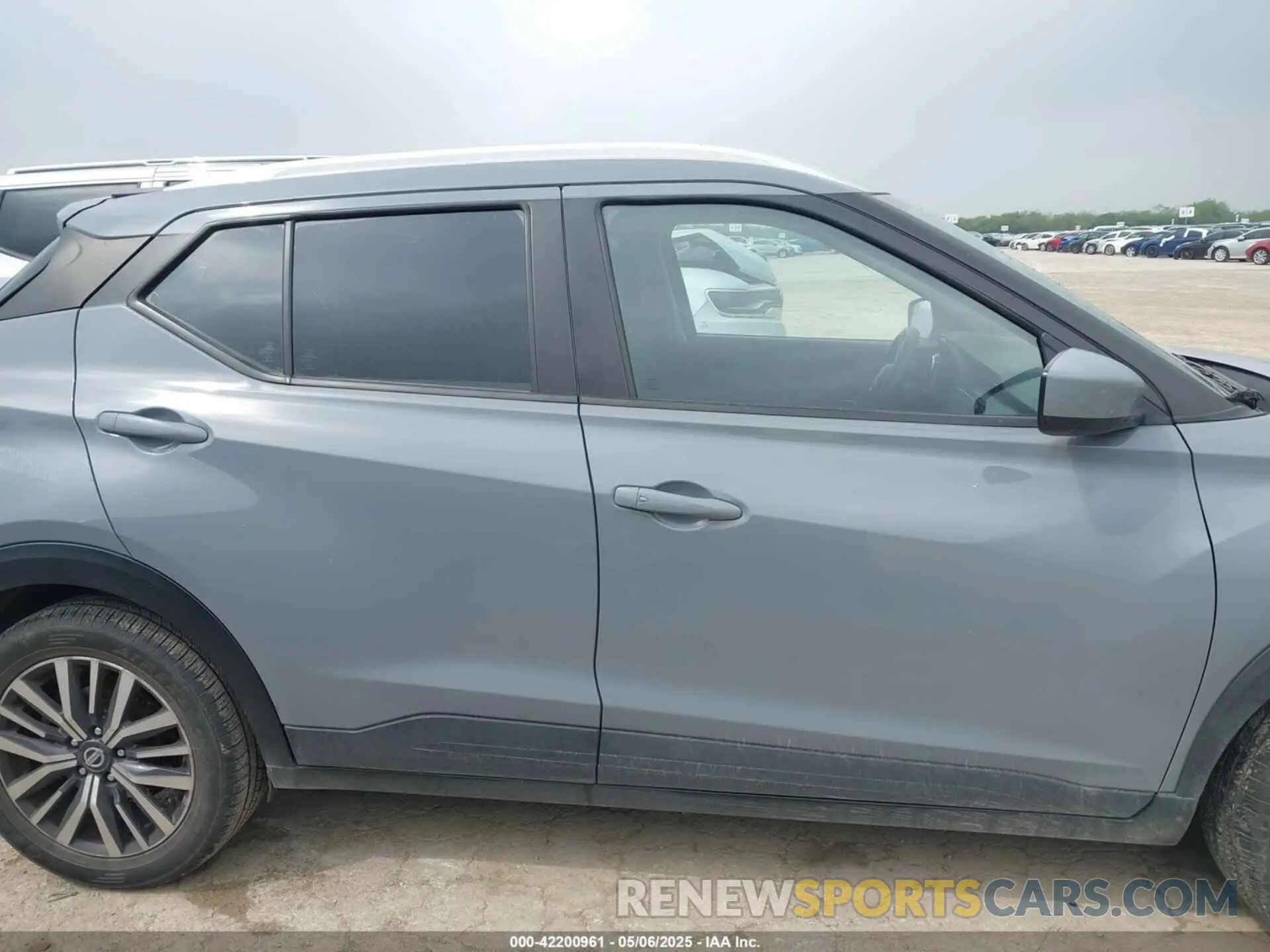 13 Photograph of a damaged car 3N1CP5CV0ML533037 NISSAN KICKS 2021