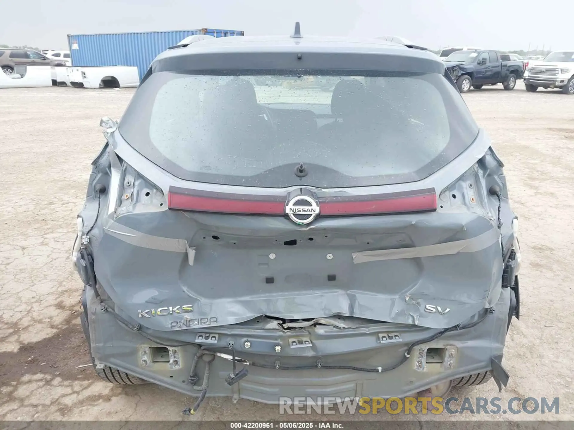 16 Photograph of a damaged car 3N1CP5CV0ML533037 NISSAN KICKS 2021