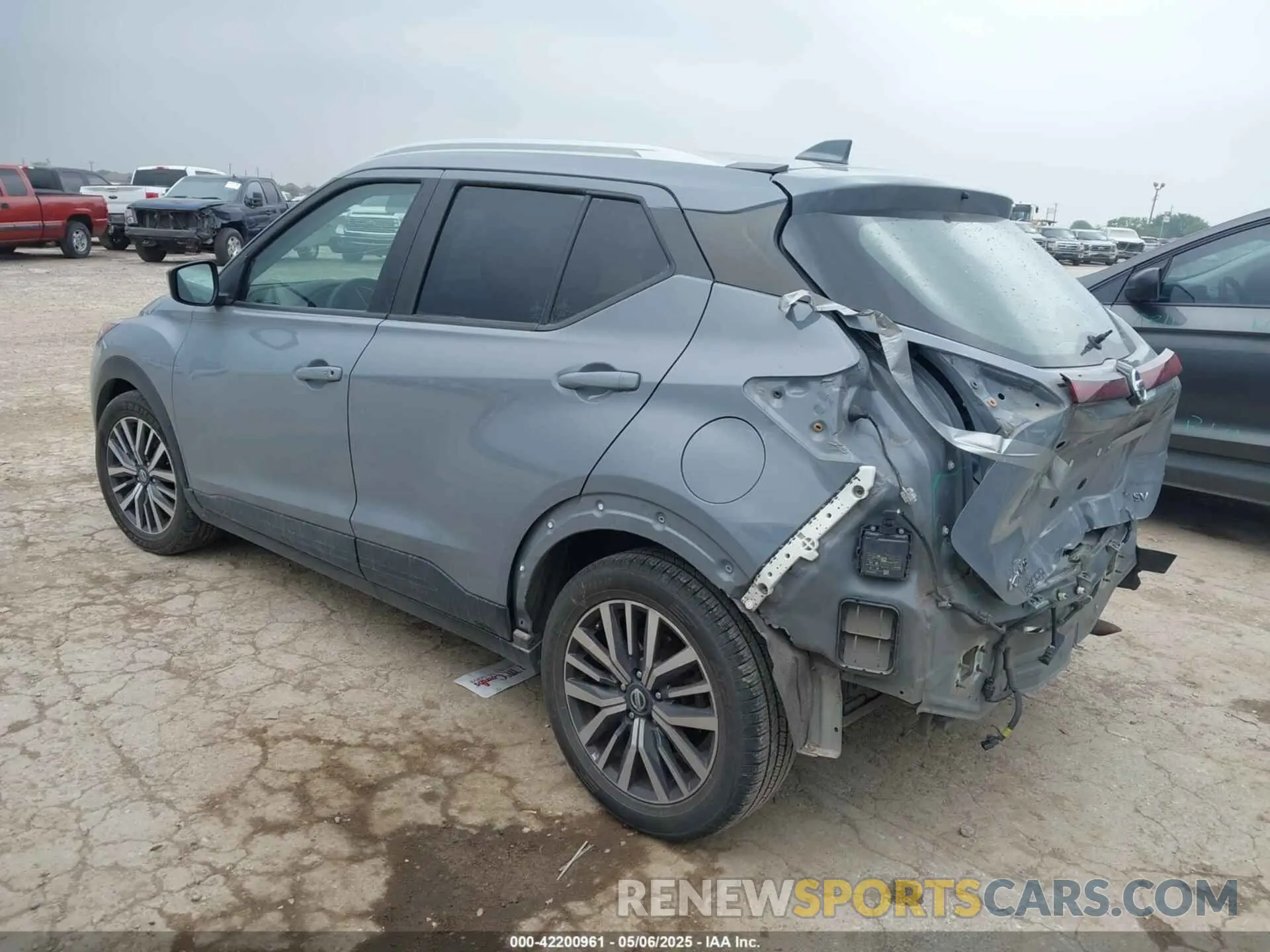 3 Photograph of a damaged car 3N1CP5CV0ML533037 NISSAN KICKS 2021