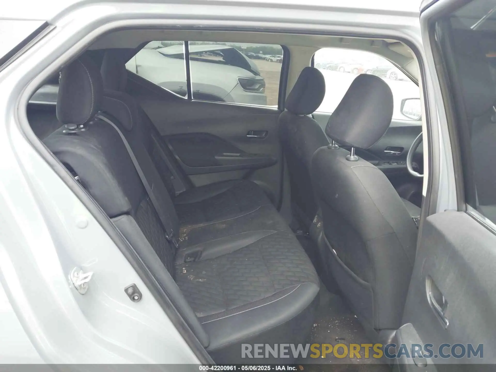 8 Photograph of a damaged car 3N1CP5CV0ML533037 NISSAN KICKS 2021