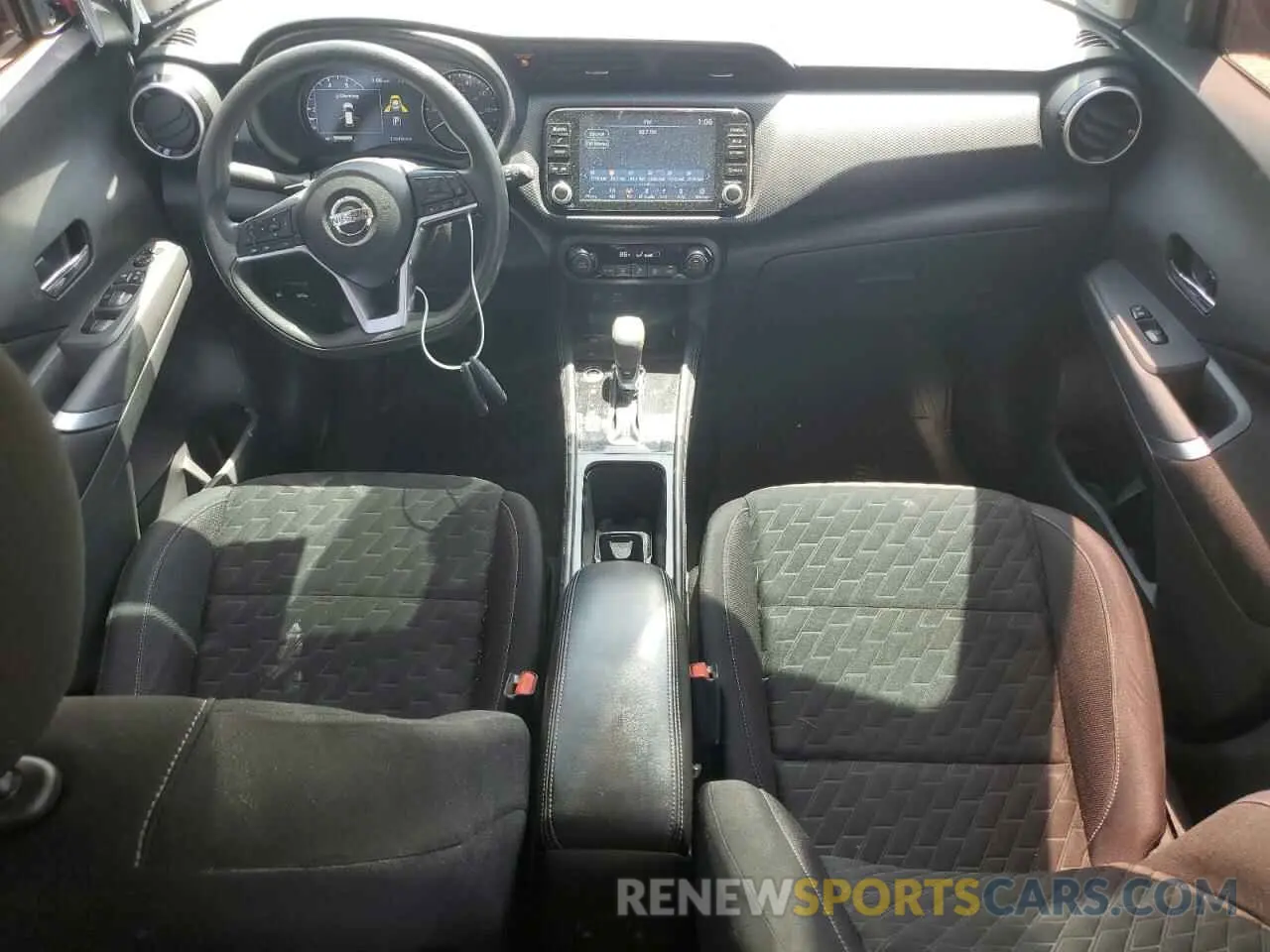 8 Photograph of a damaged car 3N1CP5CV0ML536813 NISSAN KICKS 2021