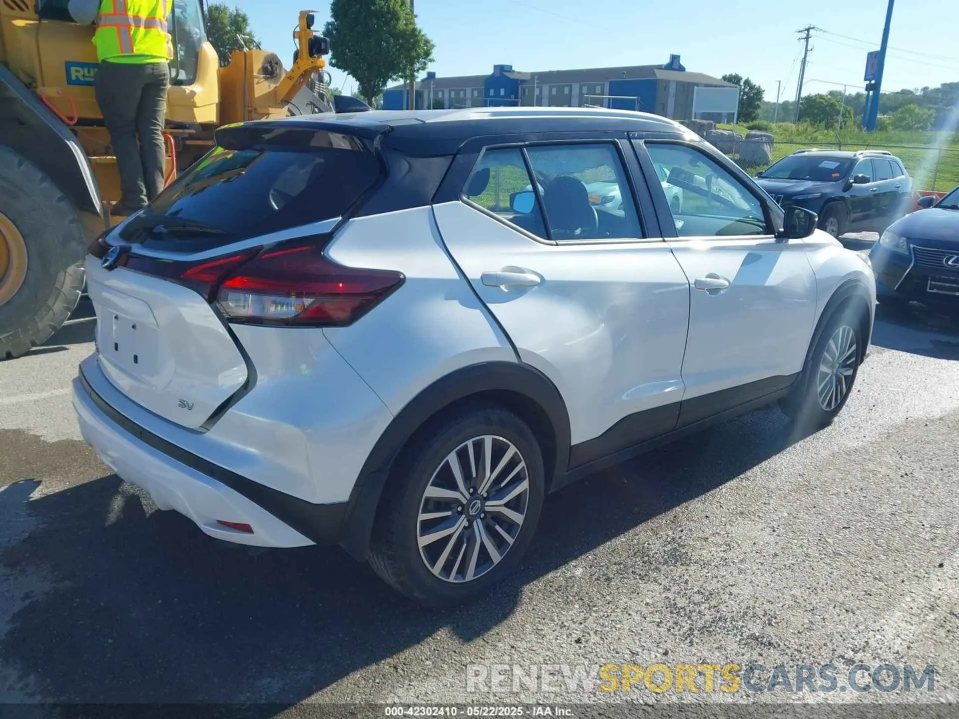 4 Photograph of a damaged car 3N1CP5CV1ML504436 NISSAN KICKS 2021