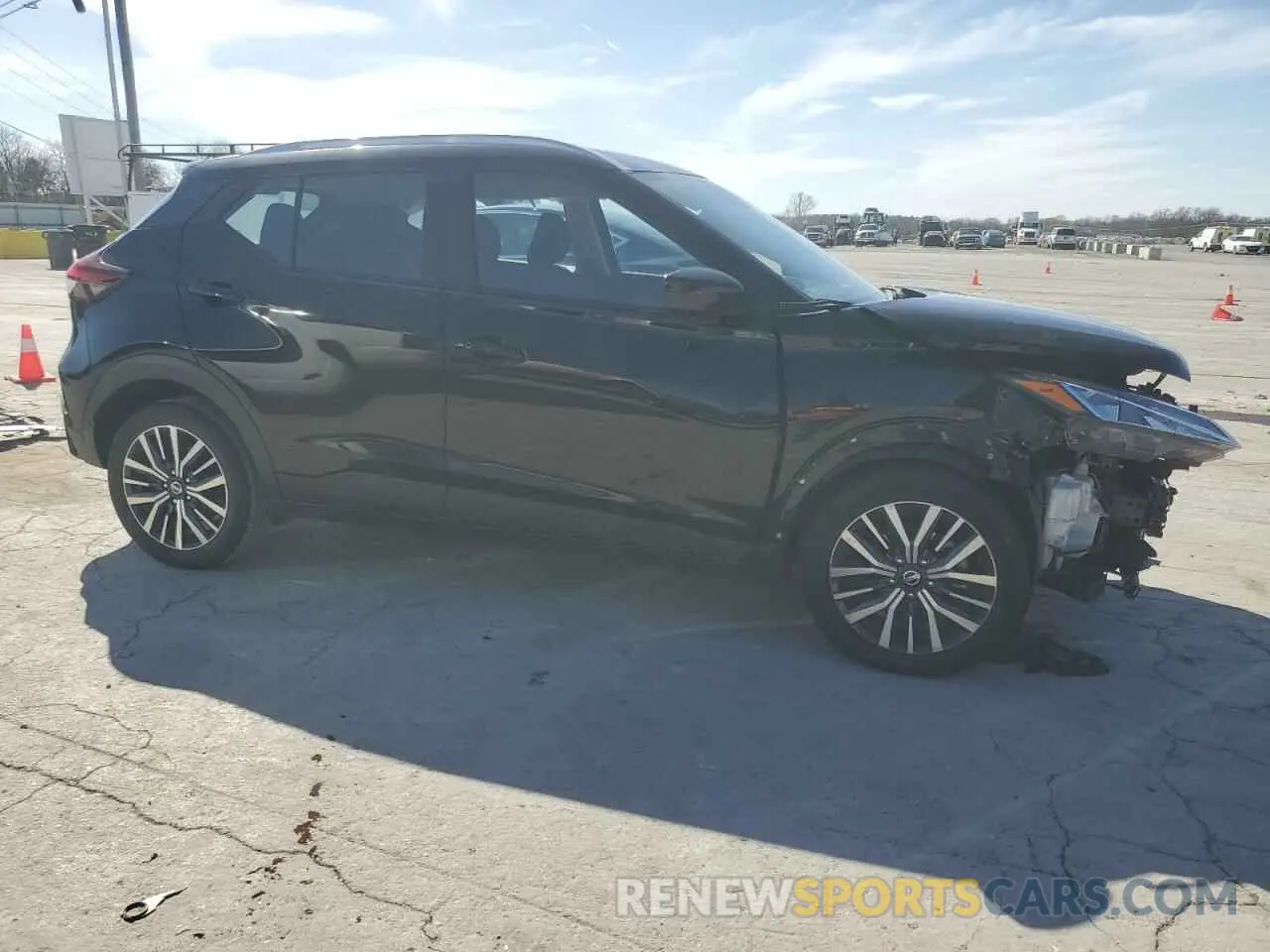 4 Photograph of a damaged car 3N1CP5CV1ML527196 NISSAN KICKS 2021
