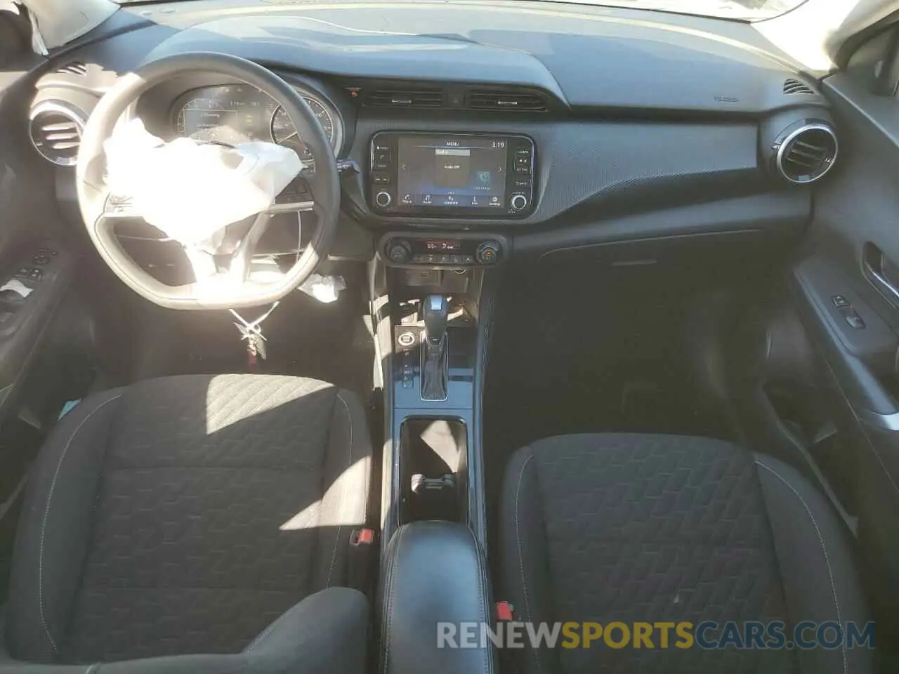 8 Photograph of a damaged car 3N1CP5CV1ML527196 NISSAN KICKS 2021