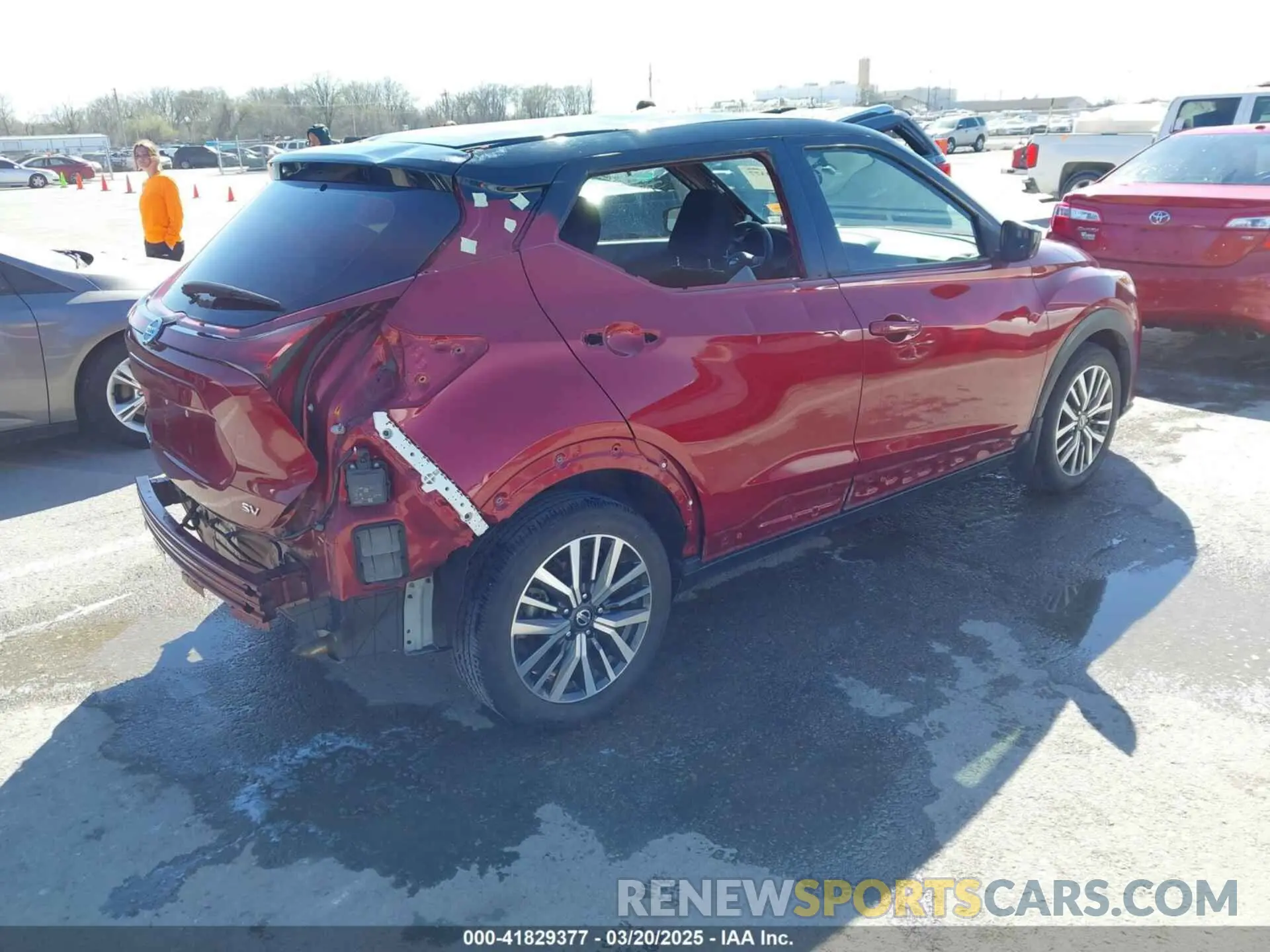 4 Photograph of a damaged car 3N1CP5CV1ML535573 NISSAN KICKS 2021