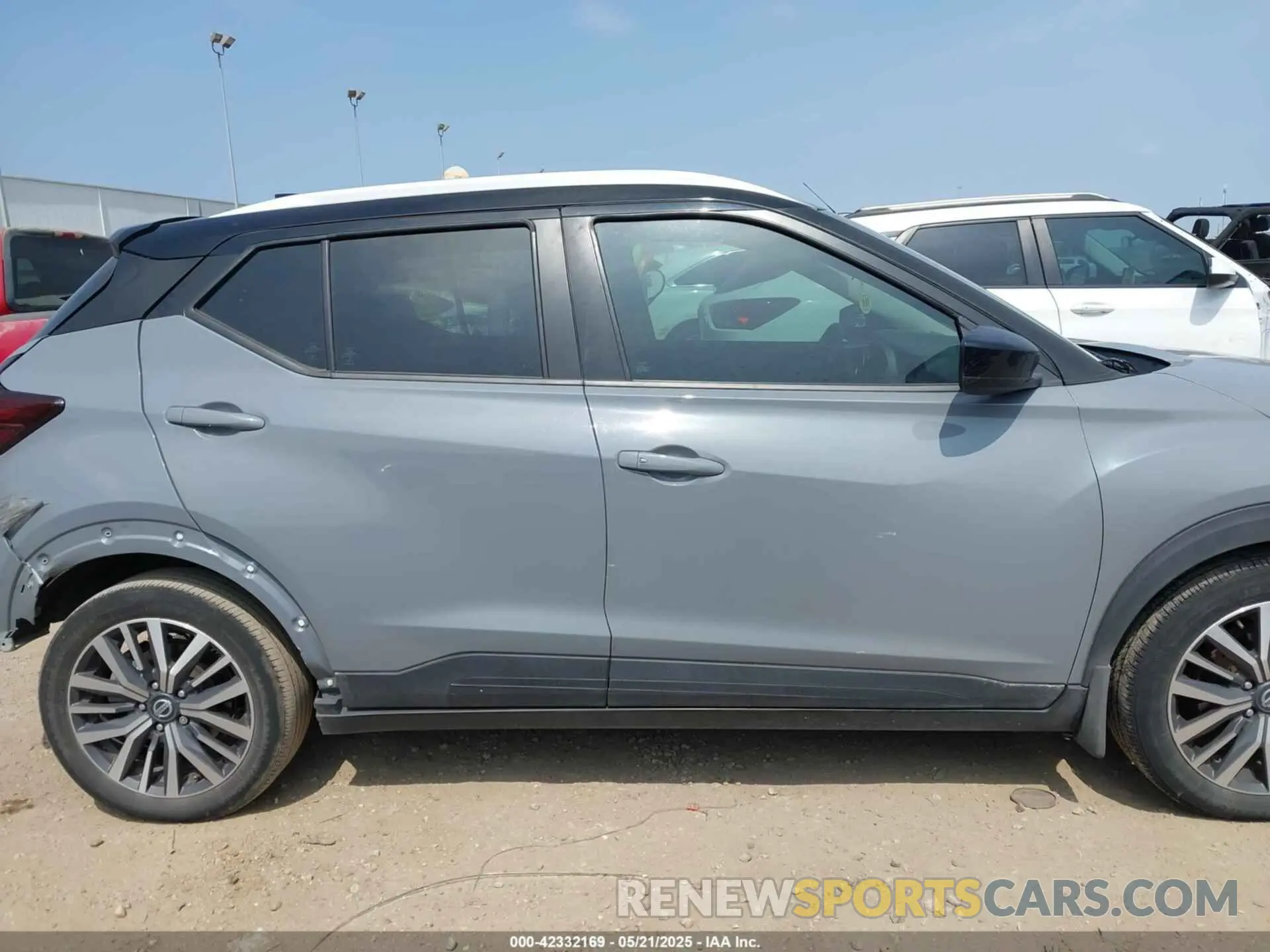 13 Photograph of a damaged car 3N1CP5CV3ML486389 NISSAN KICKS 2021