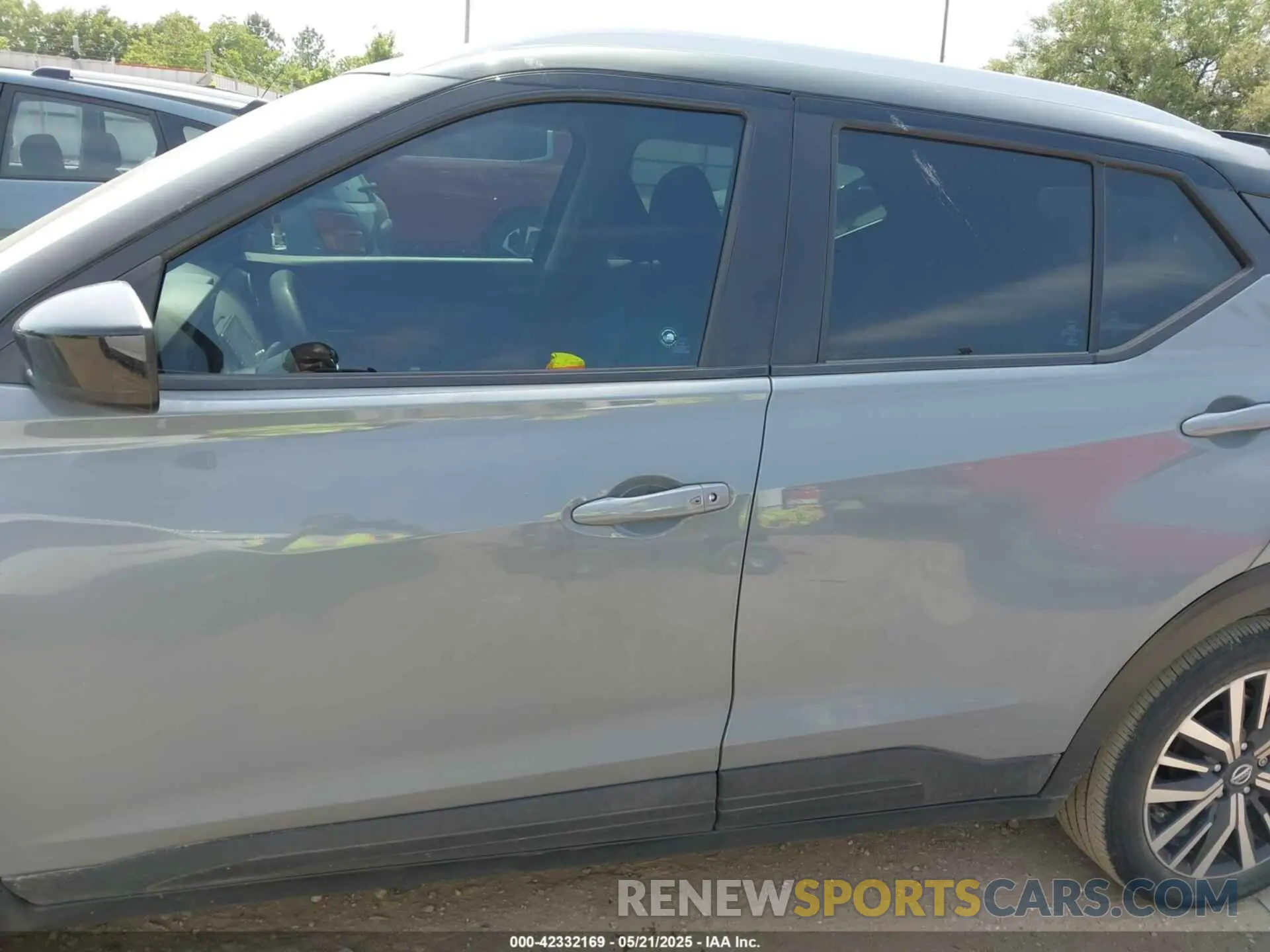 14 Photograph of a damaged car 3N1CP5CV3ML486389 NISSAN KICKS 2021