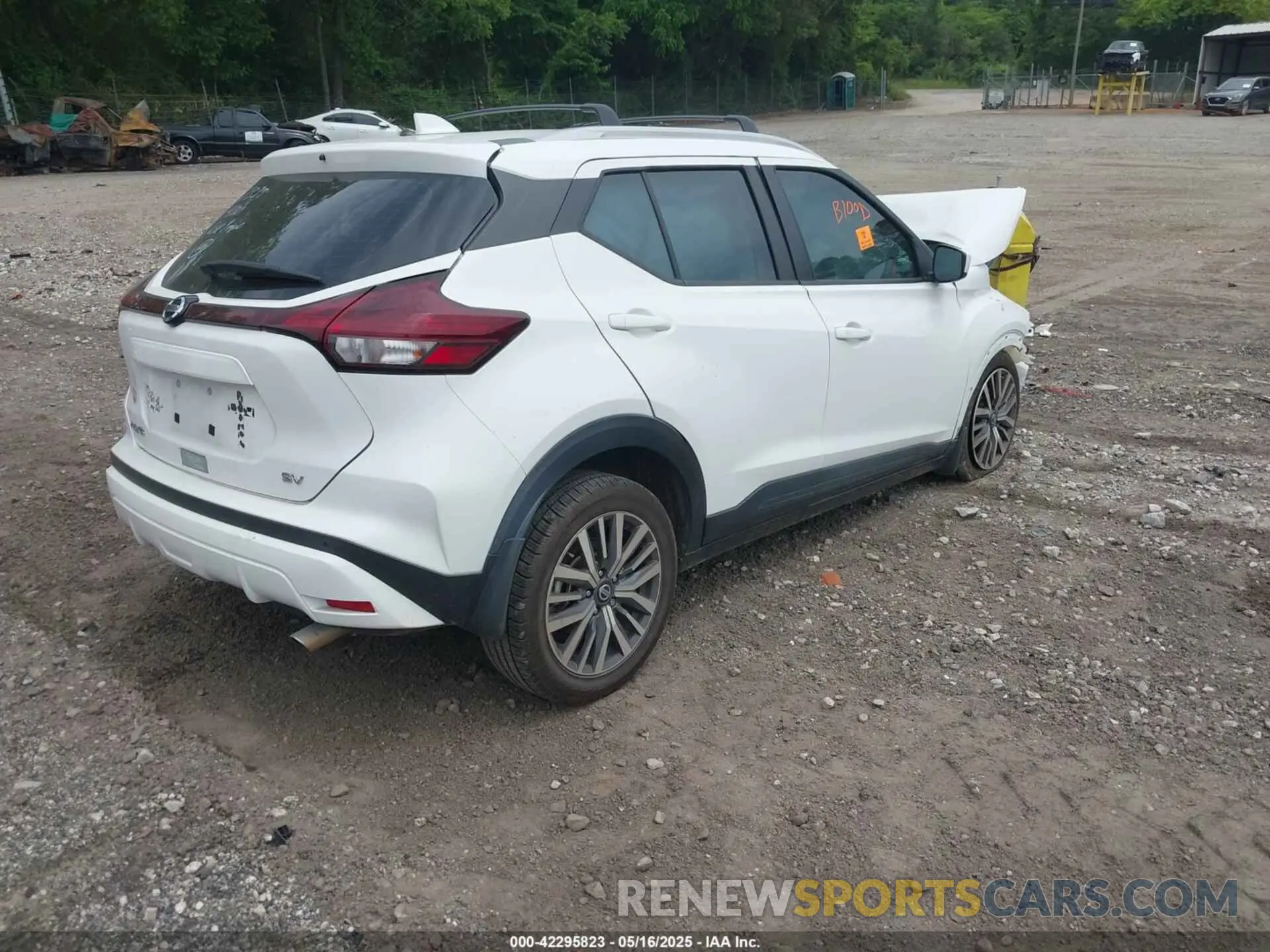 4 Photograph of a damaged car 3N1CP5CV4ML557339 NISSAN KICKS 2021