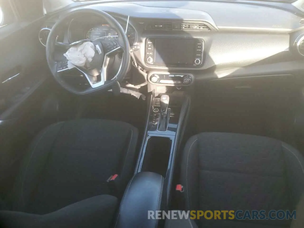 8 Photograph of a damaged car 3N1CP5CV5ML468606 NISSAN KICKS 2021