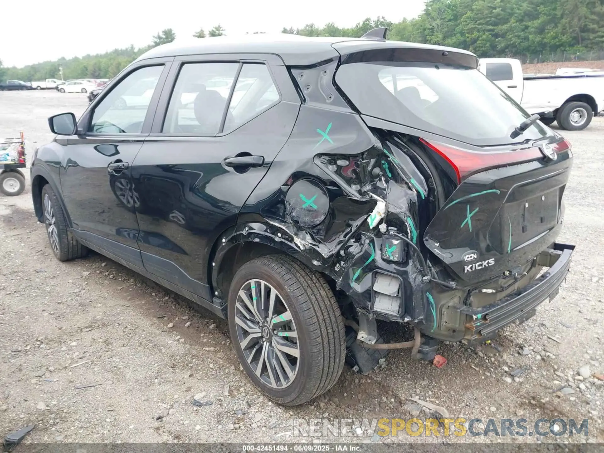 3 Photograph of a damaged car 3N1CP5CV5ML477970 NISSAN KICKS 2021