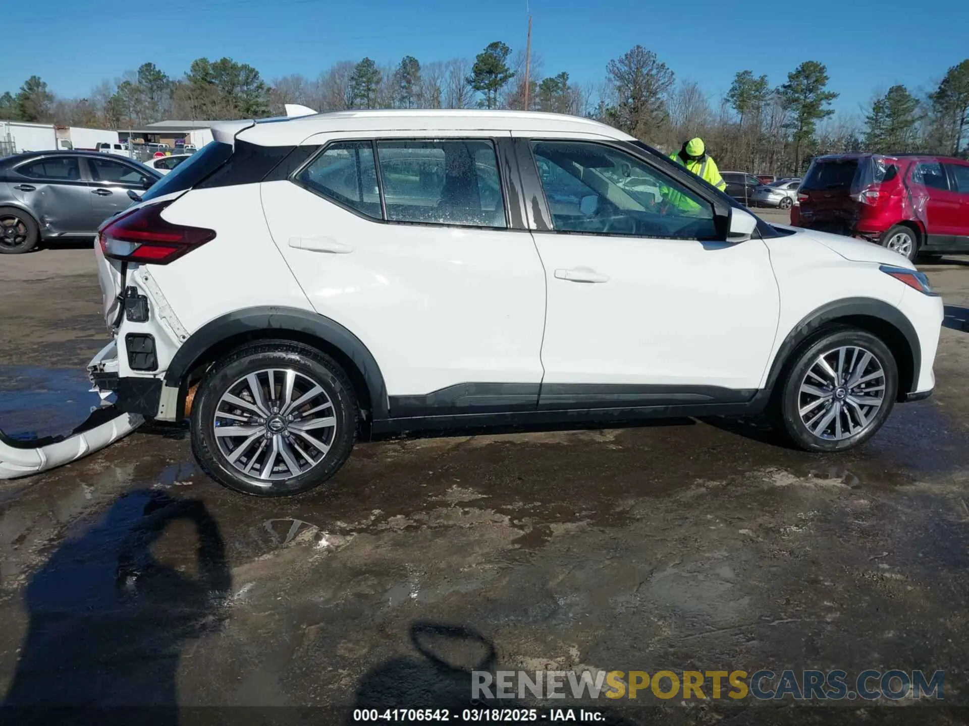 13 Photograph of a damaged car 3N1CP5CV5ML489794 NISSAN KICKS 2021