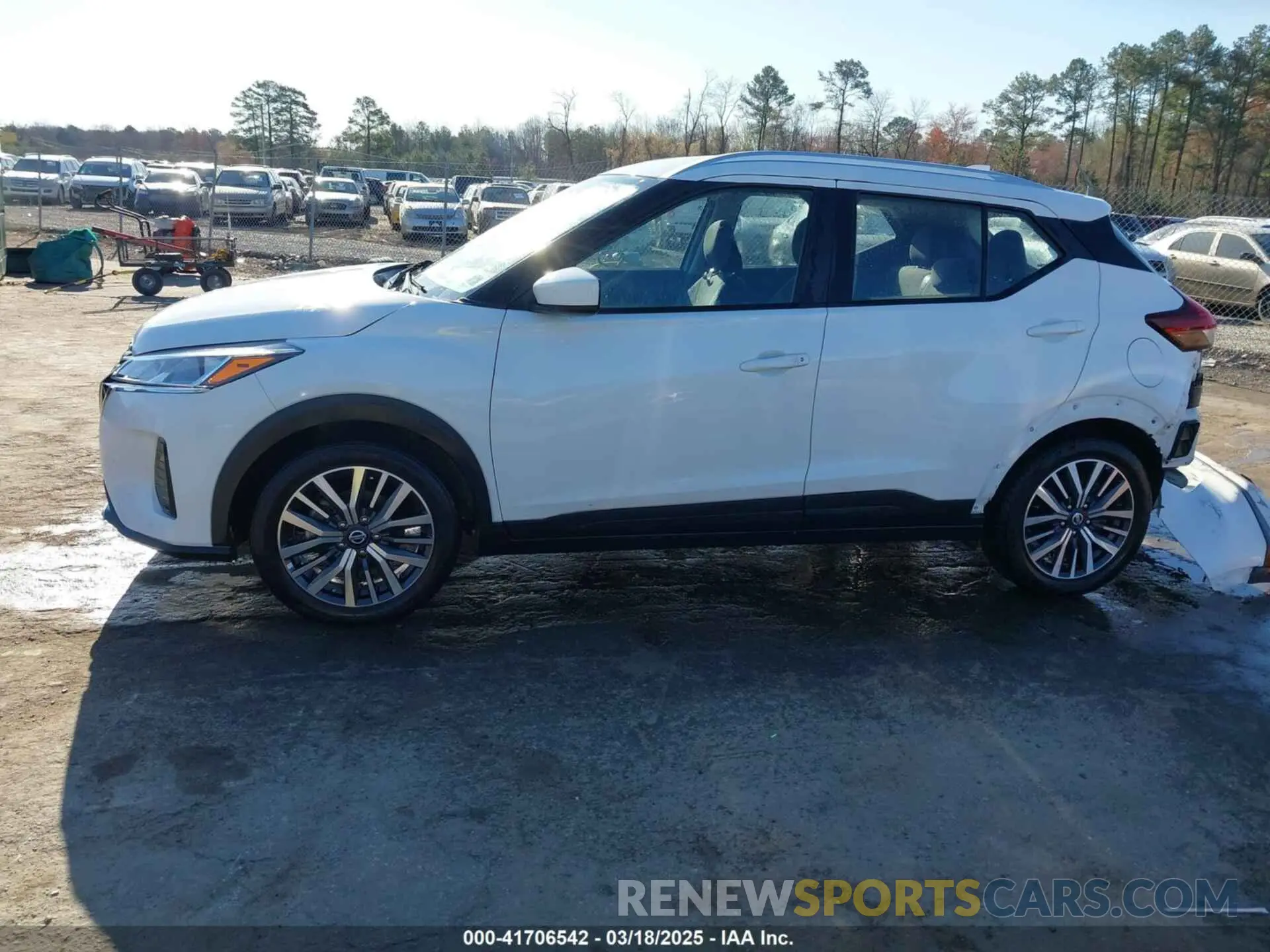 14 Photograph of a damaged car 3N1CP5CV5ML489794 NISSAN KICKS 2021