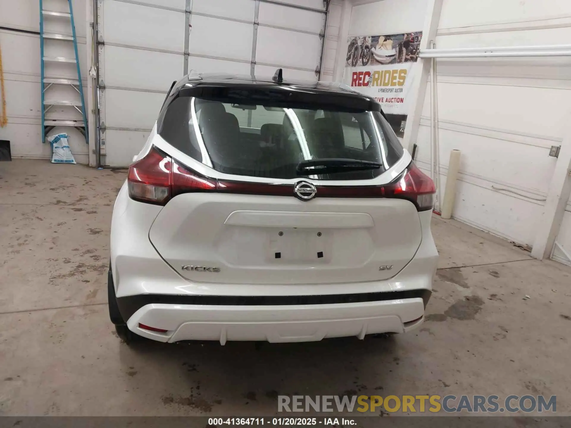 17 Photograph of a damaged car 3N1CP5CV5ML537388 NISSAN KICKS 2021