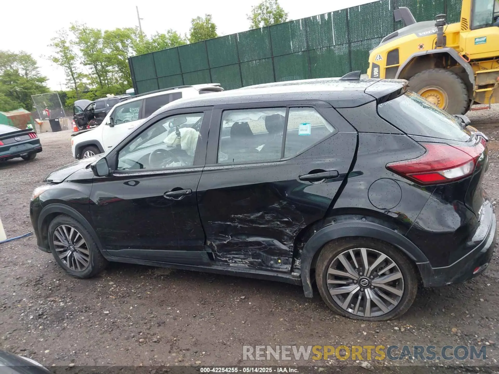 14 Photograph of a damaged car 3N1CP5CV6ML466864 NISSAN KICKS 2021