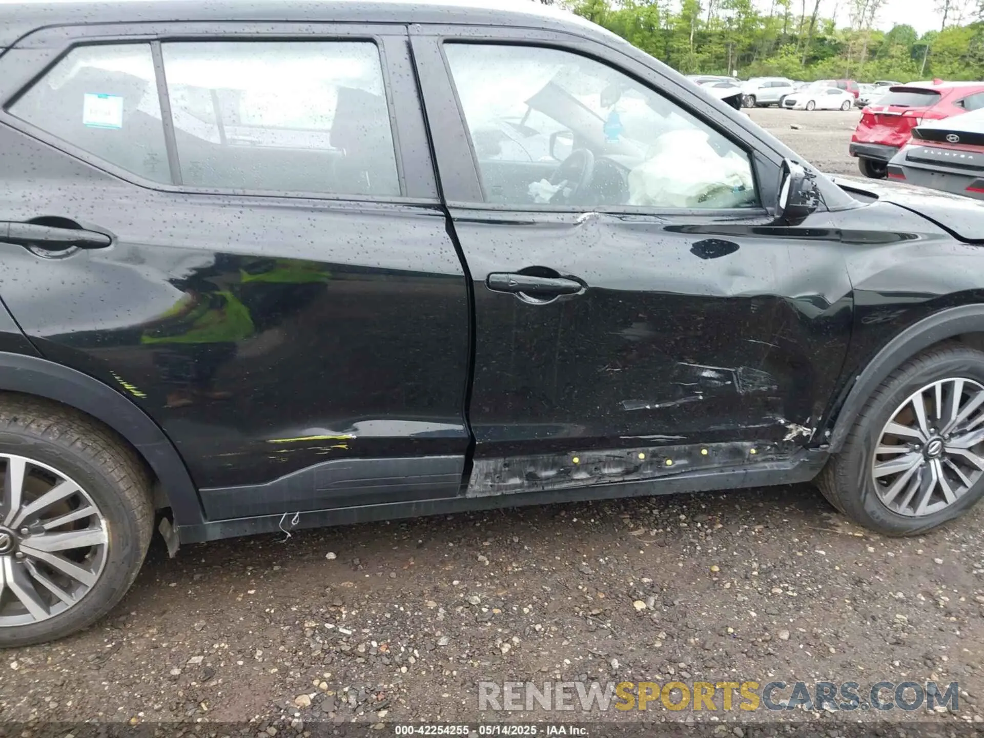 18 Photograph of a damaged car 3N1CP5CV6ML466864 NISSAN KICKS 2021