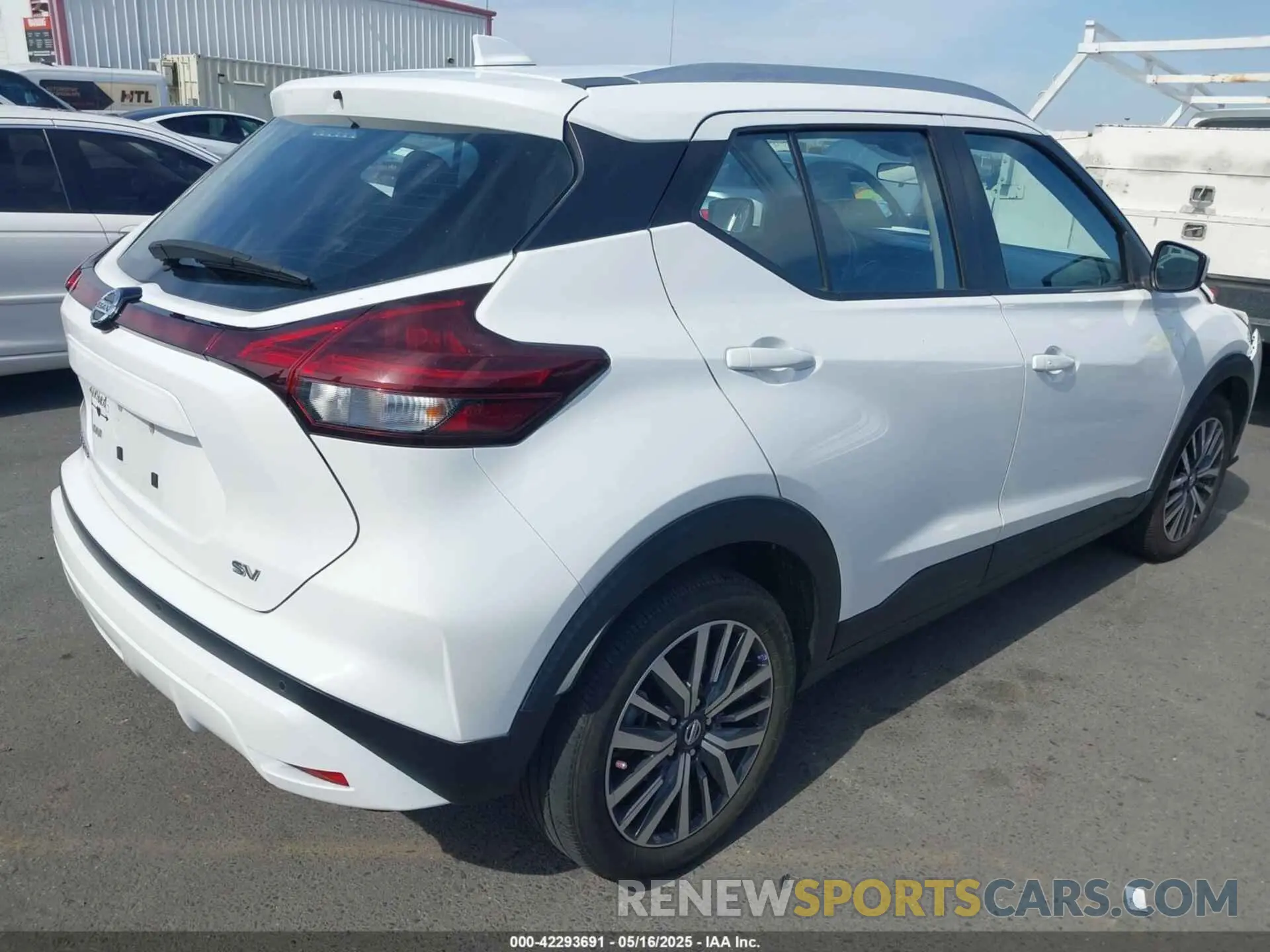 4 Photograph of a damaged car 3N1CP5CV6ML470882 NISSAN KICKS 2021