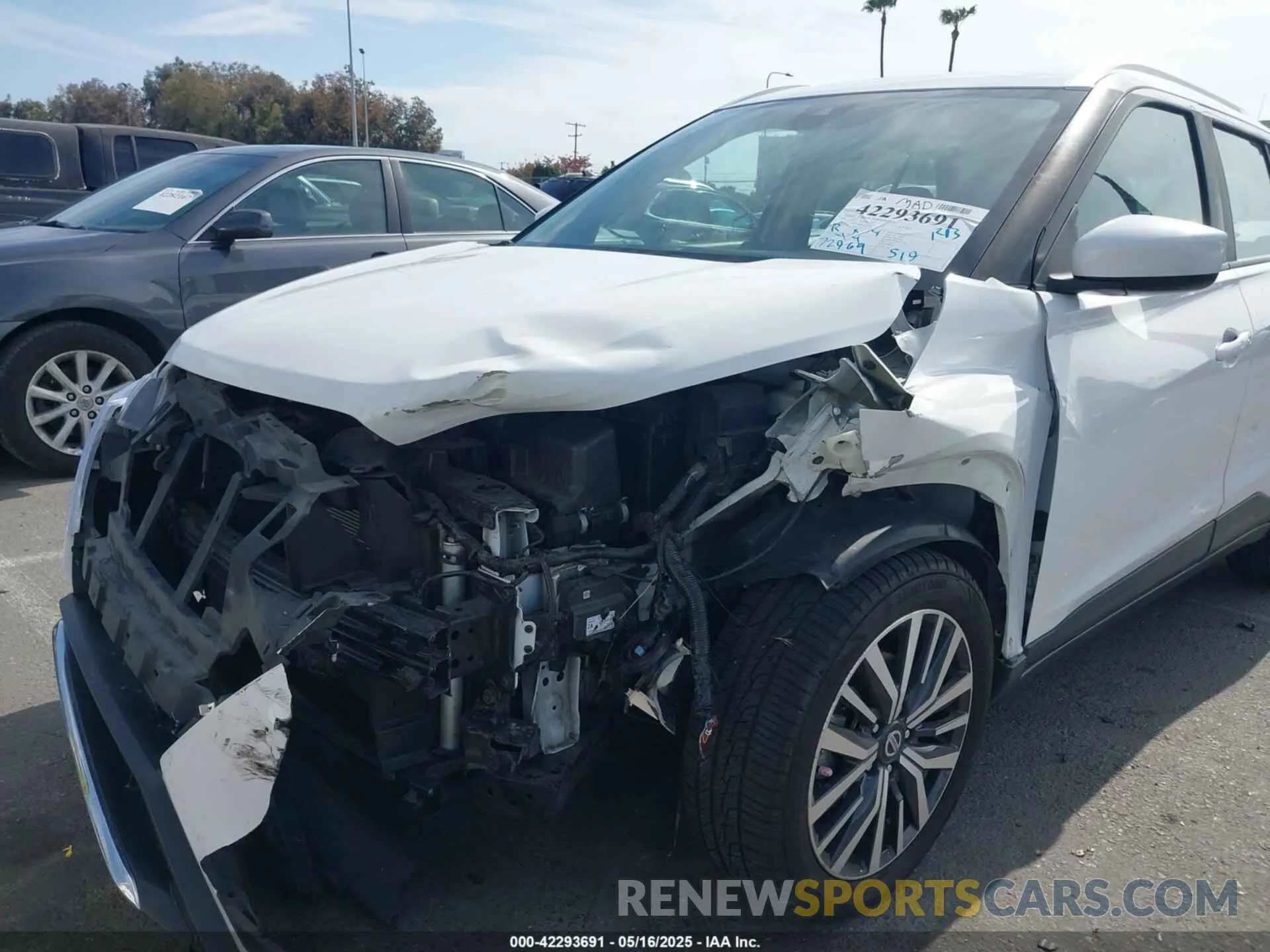 6 Photograph of a damaged car 3N1CP5CV6ML470882 NISSAN KICKS 2021