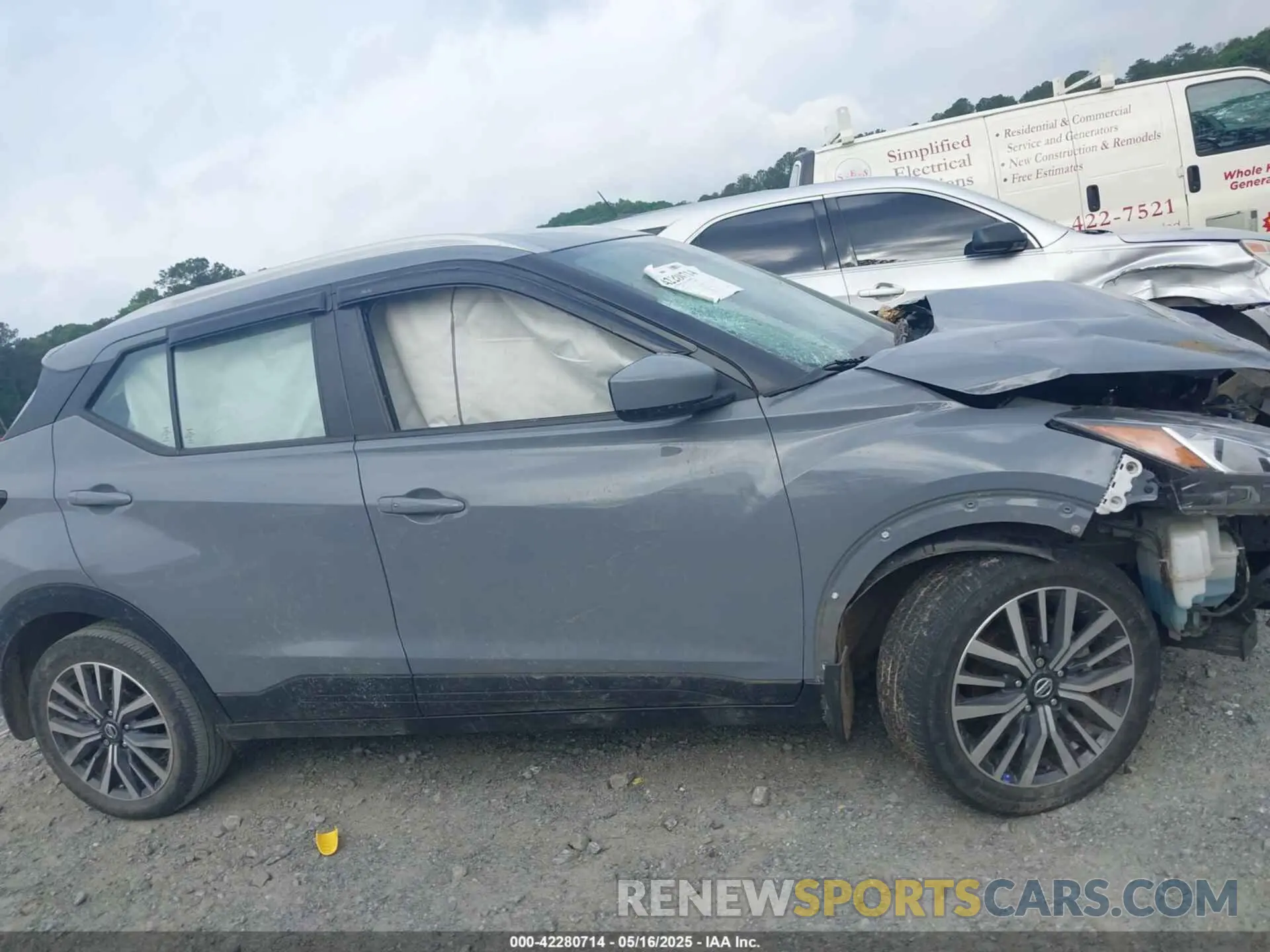 13 Photograph of a damaged car 3N1CP5CV6ML547055 NISSAN KICKS 2021