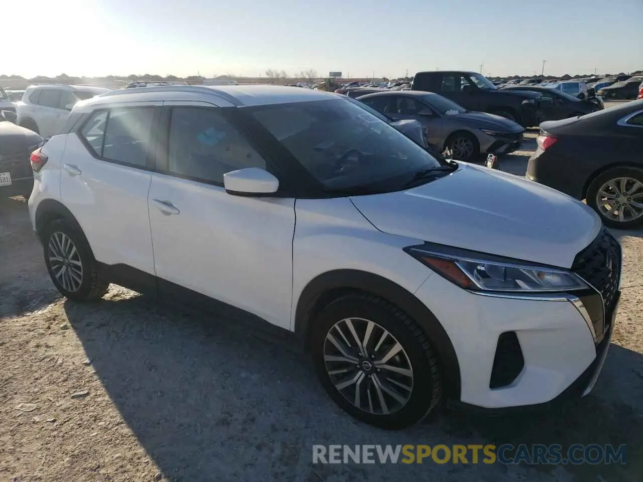 4 Photograph of a damaged car 3N1CP5CV7ML500584 NISSAN KICKS 2021