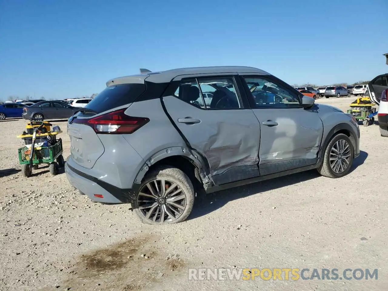 3 Photograph of a damaged car 3N1CP5CV8ML470477 NISSAN KICKS 2021